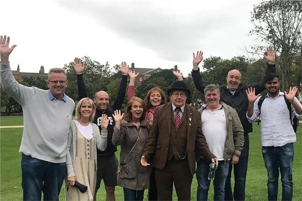 都柏林历史的讲述者，“世界因爱而生”全球春晚的记录者——爱尔兰著名导游，特色旅游品牌创始人Dave&nbsp;Kavanagh 