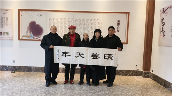 中国国际新闻杂志社副社长付庆军接待世界文联主席鹅王章祥福访问河南黄帝内经文化园