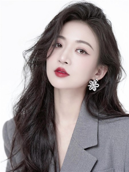 _IBK_3.jpg 中国国际新闻杂志社音乐传播院执行院长、著名歌手娅琳2026年最新单曲《想你在深冬》在2月14日情人节全网上线