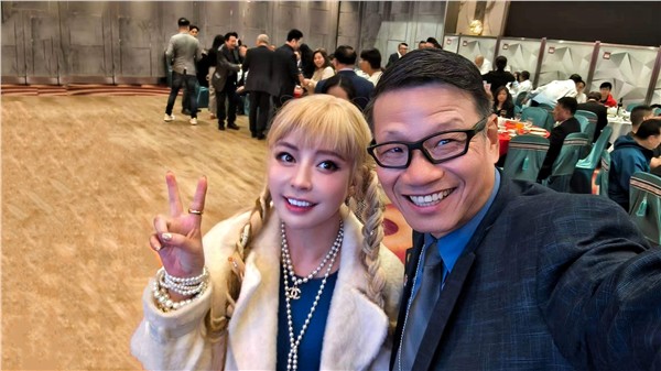 爱国港星、中国国际新闻杂志社副社长张羽希（Venus）获邀出席国际警察协会香港分会春茗晚宴 蓝衣致敬警队 以歌传递爱国爱港情怀