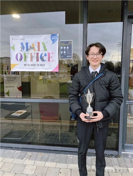 _IBK_3.jpg Teeling Whisky之夜,中爱混血儿Seán Hughes光采夺目 爱尔兰中国年破圈,“世界因爱而生”全球春晚四国主持人同台