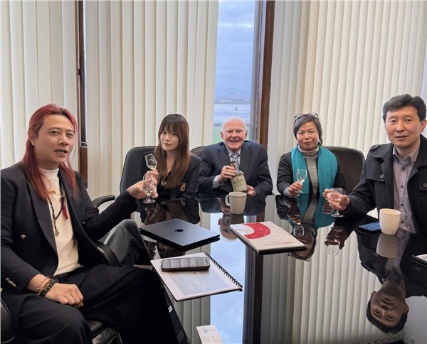 面朝大海，春暖花开——"爱尔兰威士忌之父"John Teeling专访