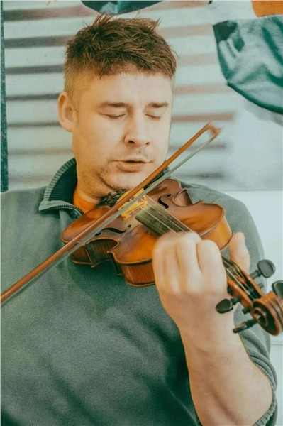 _IBK_3.jpg The Liberty Swifties 乐队震撼"世界因爱而生"全球春晚 Teeling Whisky之夜弦歌不辍,爱传全球