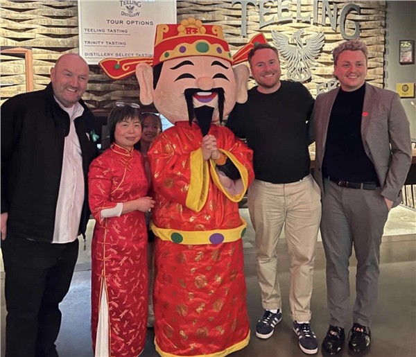 培德龙狮体育会狮震"世界因爱而生"全球春晚， 艺爆Teeling 威士忌之夜