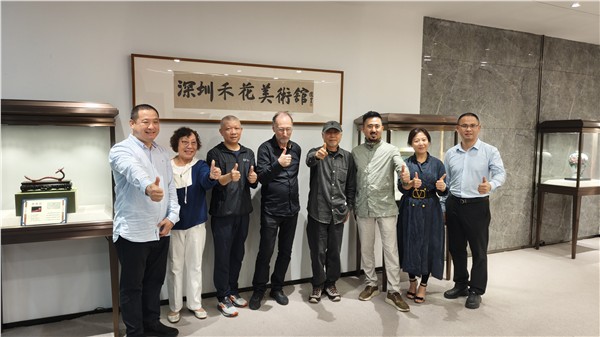 上海戏剧学院教授光临禾花美术馆参观埙篪和鸣——王利、王林兄弟中国画巡展