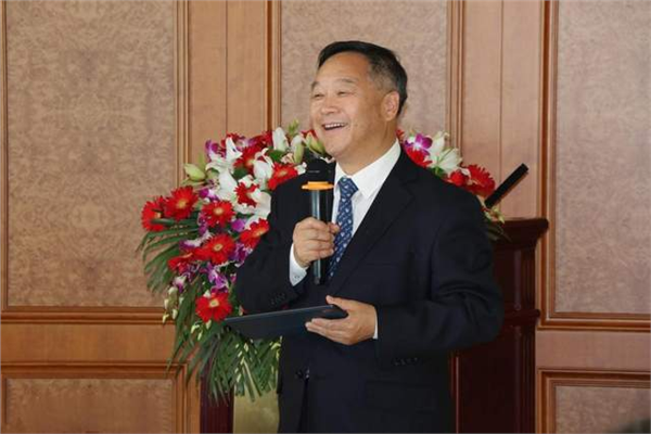 黄沙褪去绿意起 沙戈荒变身能源金山——新疆麦盖提沙戈荒特大型新能源基地项目推介会在京隆重举行