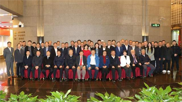 绿电擎领万亿产业 喀什铸就全球高科技中心——新疆麦盖提沙戈荒特大型新能源基地项目推介会在京隆重举行