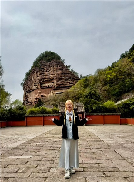 _IBK_4.jpg 爱国港星、中国国际新闻杂志社副社长张羽希Venus从全能艺人转型华夏龙文化传承者