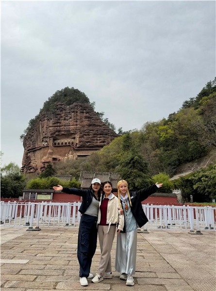 _IBK_6.jpg 爱国港星、中国国际新闻杂志社副社长张羽希Venus从全能艺人转型华夏龙文化传承者