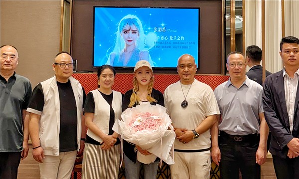 爱国港星、中国国际新闻杂志社副社长张羽希荣膺香港文博会推广大使、全球最美空姐大赛推广大使、评审团主席 