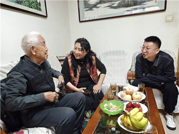 薪火传艺，师恩绵长——高文清2026年5月4日拜望恩师何建国纪实