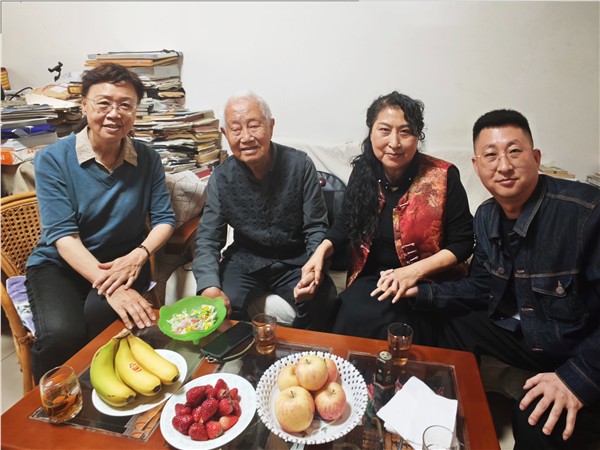 薪火传艺，师恩绵长——高文清2026年5月4日拜望恩师何建国纪实