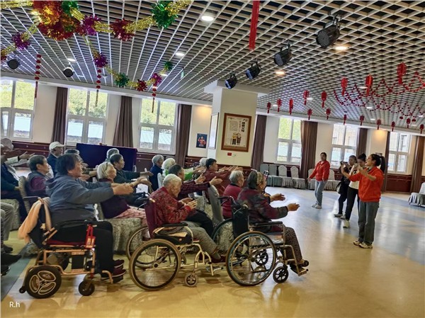 镜头记桑榆 调研惠养老——安阳市老干部大学摄影班走进金秋养老院开展调研采风活动