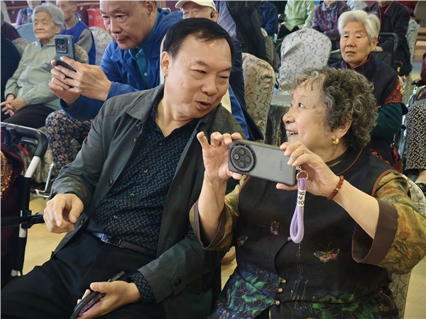 镜头记桑榆 调研惠养老——安阳市老干部大学摄影班走进金秋养老院开展调研采风活动