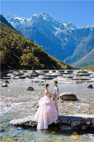 云南旅行婚礼目的地热度飙升 丽江、香格里拉成婚恋出游热门之选