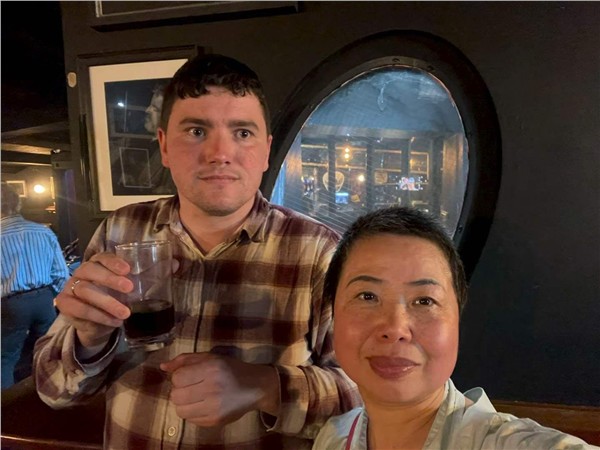 爱尔兰国家大报重磅报道！传奇音乐家&nbsp;Jimmy&nbsp;MacCarthy&nbsp;回归首秀，中国夫人陈秋梅幕后深情奉献