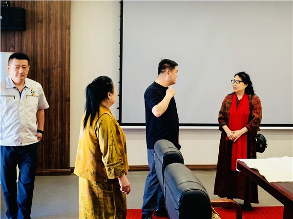 文化赋能实业 笔墨共绘新篇——著名画家高文清莅临桓仁矿业开展文化交流