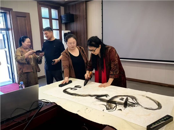 文化赋能实业 笔墨共绘新篇——著名画家高文清莅临桓仁矿业开展文化交流