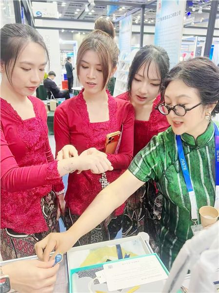 一袭旗袍渡南洋，江海风韵在吉隆坡——记南通市旗袍文化研究会亮相2026江苏国际服务贸易展览会