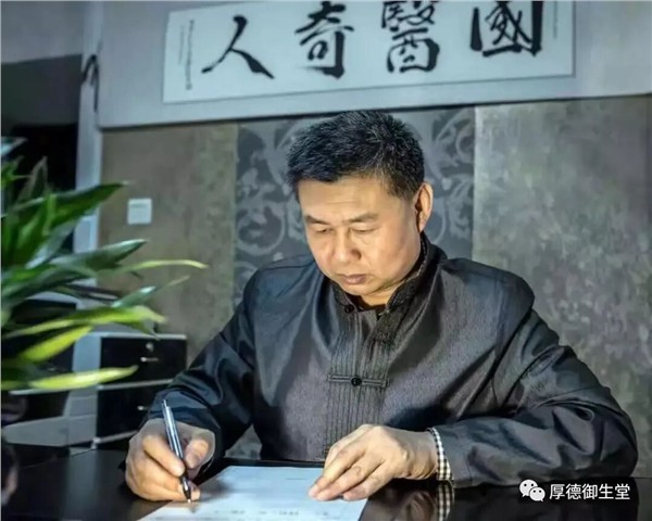 大国御医张爱东专访：百年御医一脉传，一拍打通经络行