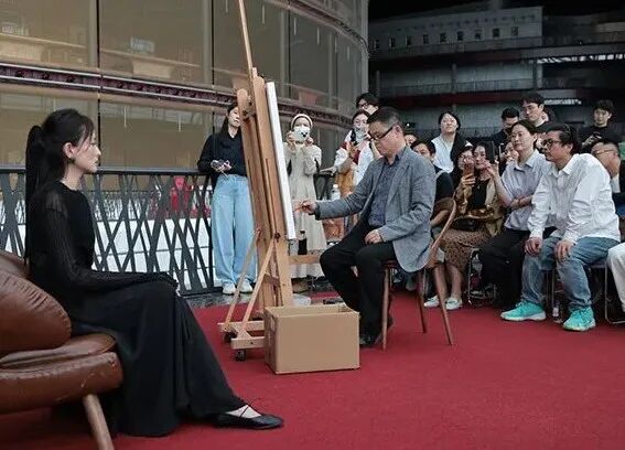 中美协副主席庞茂琨国家大剧院现场写生创作
