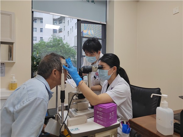 美丽的光明天使 ——湖南省人民医院眼科主治医师：胡蓉博士图2