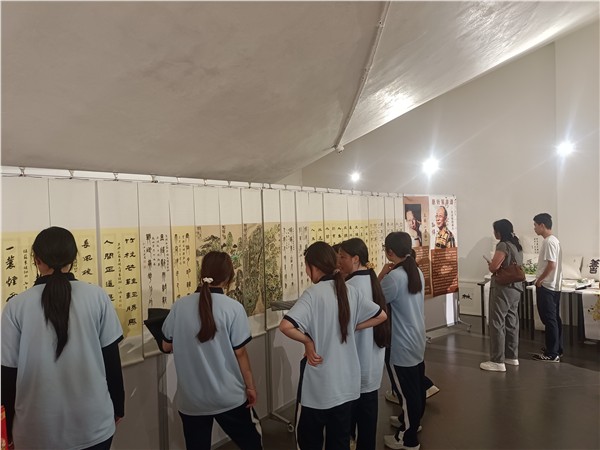 “精忠报国”之国家级书画艺术家王林、孙伟写意苏东坡主题书画全国巡展之弘扬林州“红旗渠精神”王孙组合画展在林州市石板岩的林虑山美术馆隆重开幕
