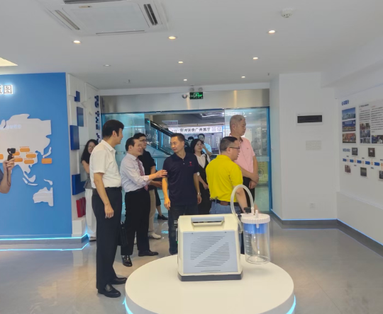 笔墨传情促发展 湖南韶山红色文化研究会毛坚平会长莅临广州国览医疗器械城考察调研图1
