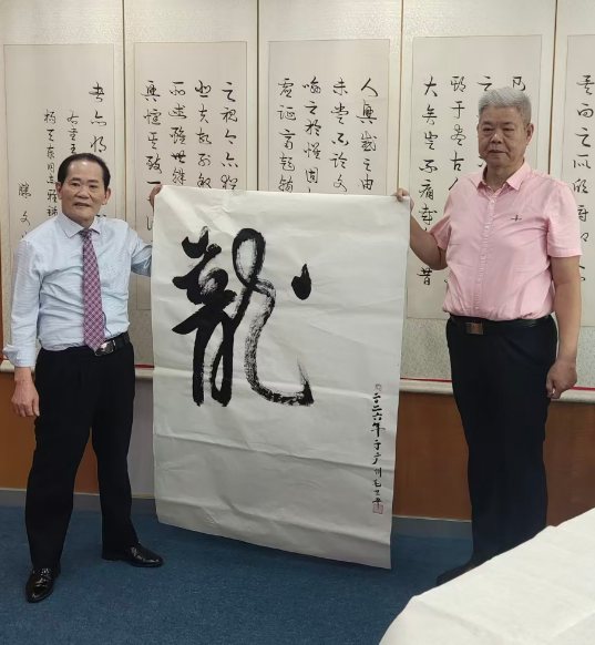 笔墨传情促发展 湖南韶山红色文化研究会毛坚平会长莅临广州国览医疗器械城考察调研图3