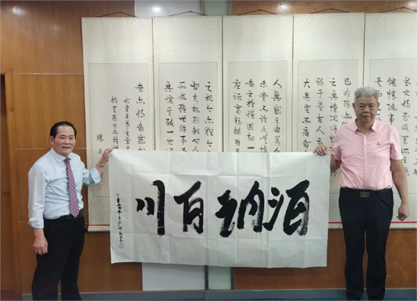 笔墨传情促发展 湖南韶山红色文化研究会毛坚平会长莅临广州国览医疗器械城考察调研