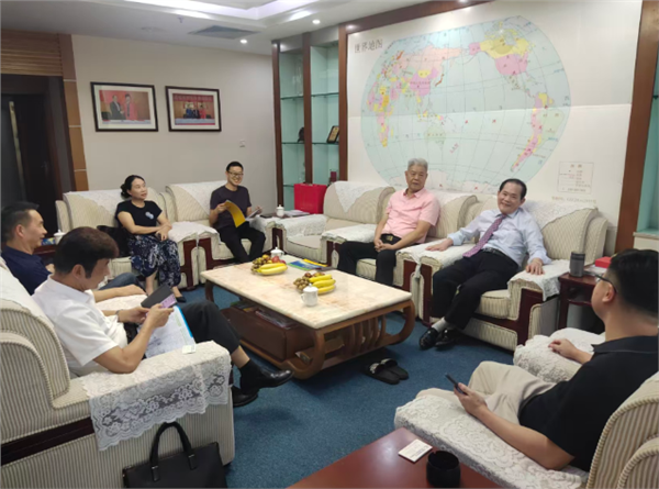 笔墨传情促发展 湖南韶山红色文化研究会毛坚平会长莅临广州国览医疗器械城考察调研