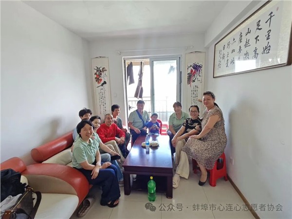 爱心午餐暖人心志愿服务进家门——蚌埠市心连心志愿者协会走进佳源东方都市