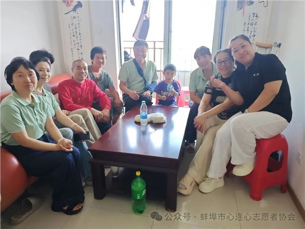爱心午餐暖人心志愿服务进家门——蚌埠市心连心志愿者协会走进佳源东方都市