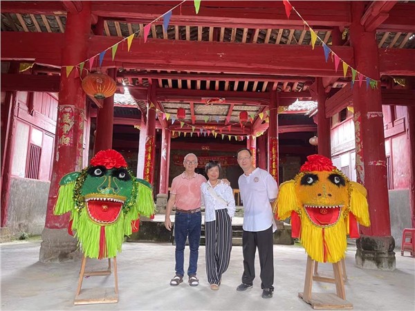 《不灭的星光》献礼首届爱尔兰-中国文化艺术节 陈秋梅写词、陈超谱曲—致敬Jimmy MacCarthy图1