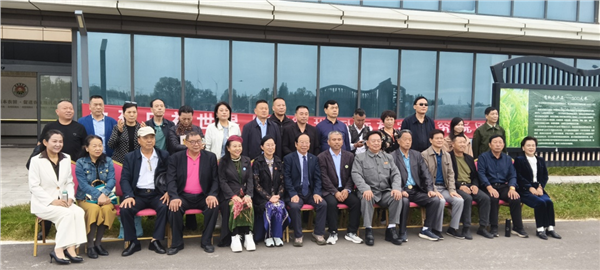 纪念毛泽东主席逝世50周年暨老干部国学国珍采风论坛大会圆满礼成