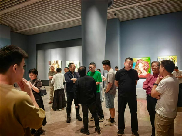 艺术家田园园“声外潮|Tides Beyond Sound”大型个展亮相广州，以“液态现代性”学术视角叩问当代人精神处境