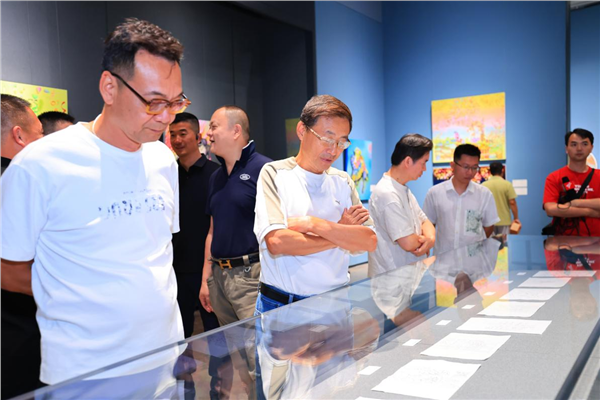 艺术家田园园“声外潮|Tides Beyond Sound”大型个展亮相广州，以“液态现代性”学术视角叩问当代人精神处境
