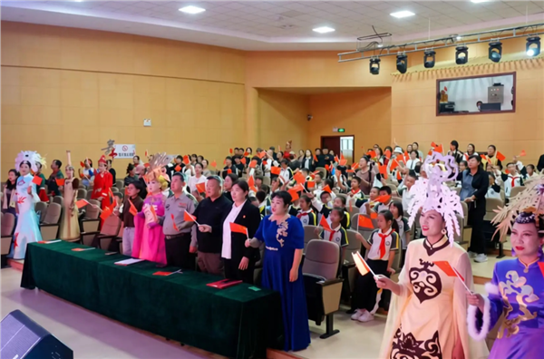 礼赞祖国颂华章  石榴同心润塔城 ——知名艺术家携新疆最美妈妈公益慰问行