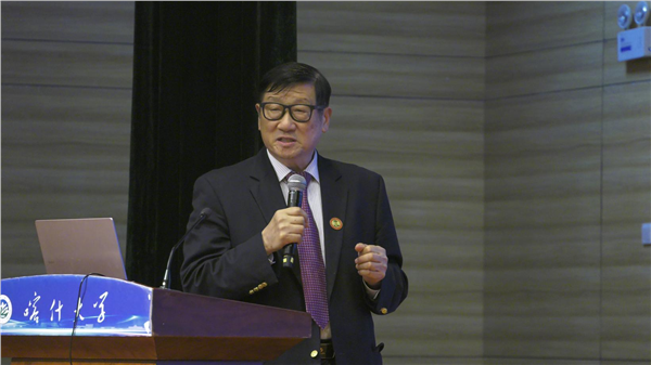 廉价绿电点燃数字引擎，龚家龙专家建言百万P级AI算力大基地