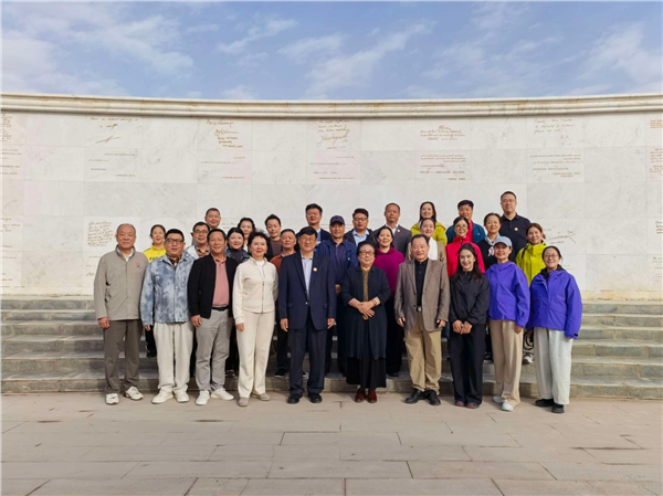 廉价绿电点燃数字引擎，龚家龙专家建言百万P级AI算力大基地