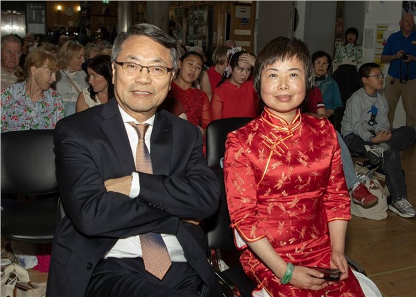 地标建筑红旗扬，三节同庆谱新篇：首届"爱尔兰-中国文化艺术节"圆满收官！