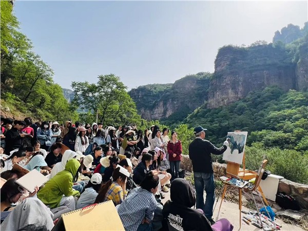 太行山林州高家台画家村写生基地与中国国际教育学院集团联合打造国际教育艺术研学景区