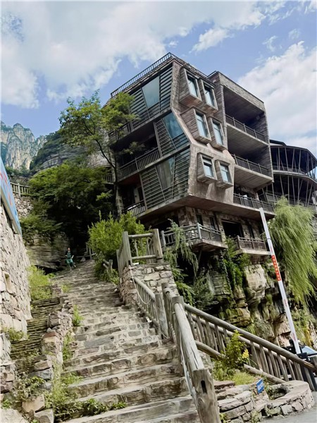 太行山林州高家台画家村写生基地与中国国际教育学院集团联合打造国际教育艺术研学景区