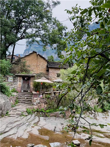 太行山林州高家台画家村写生基地与中国国际教育学院集团联合打造国际教育艺术研学景区