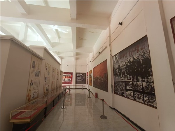 “精忠报国”爱国主义教育基地落户焦作革命老区纪念馆 ，郝江华现场授牌并做践行精忠报国精神讲话
