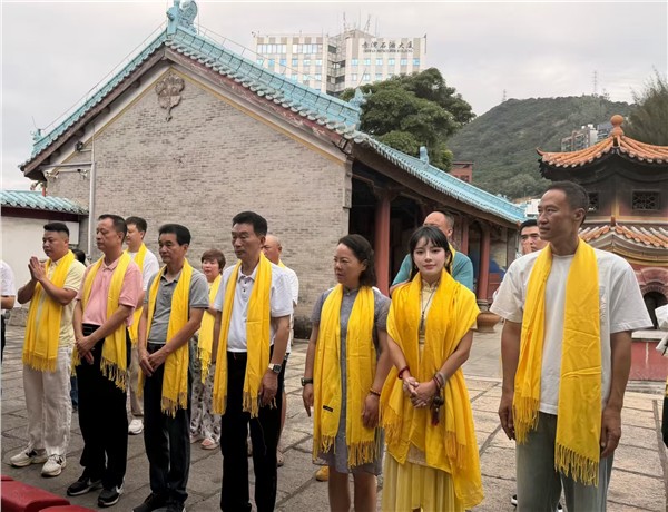 香港爱国歌手、妈祖文化推广大使、中国国际新闻杂志社副社长张羽希出席妈祖祭祀祈福大典