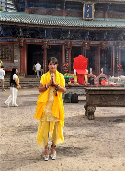香港爱国歌手、妈祖文化推广大使、中国国际新闻杂志社副社长张羽希出席妈祖祭祀祈福大典