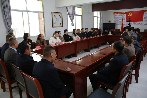 善举润柞水 爱心满红岩 陕西省爱心济困协会公益帮扶活动落地柞水县红岩寺镇本地湾村