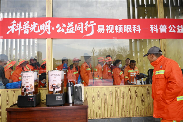文艺演出送欢乐 健康服务暖人心——长春市乐山镇开展关爱环卫工人暖心活动
